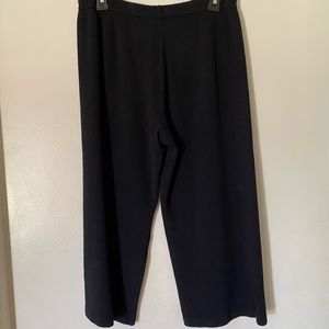 St John Sport Crop Pants in Black
